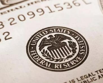 【財經(jīng)翻譯官】美聯(lián)儲的&ldquo;零息+量寬&rdquo;意味著什么？