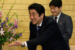 安倍，討來的達(dá)沃斯演講