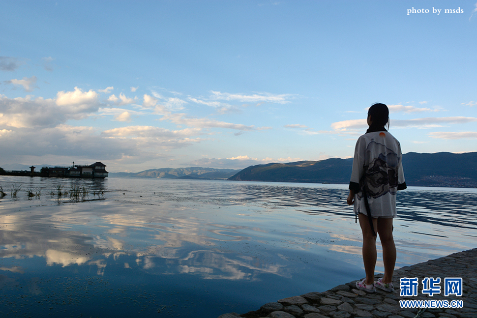 大理洱海岸邊走