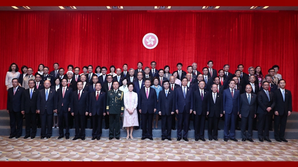 習近平會見香港特別行政區(qū)新任行政、立法、司法機構(gòu)負責人