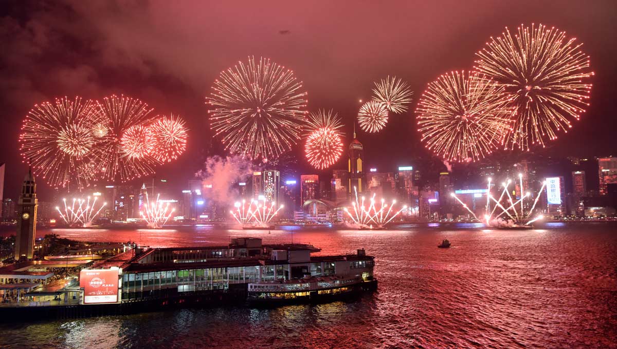 香港舉行慶?；貧w20周年煙花匯演