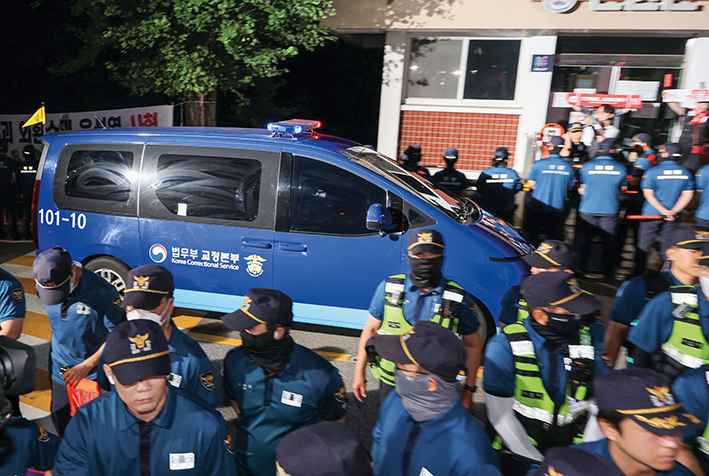 “變動(dòng)不居”：韓國于混亂中尋覓穩(wěn)定曙光