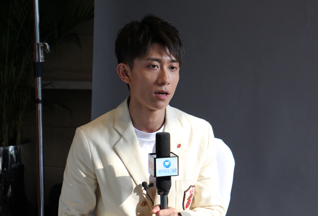 國有棟梁，大愛無疆；爾如嫩草，小愛芬芳。