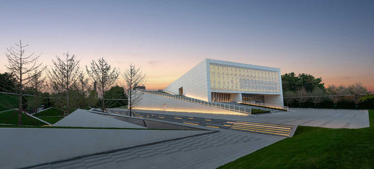 中央商務區(qū)展示中心正式對外開放，拉開了這座百年城市煥新升級的大幕