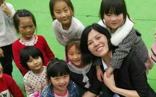 “我可以叫你媽媽嗎？”——一位基層女代表和她的希望小學(xué)