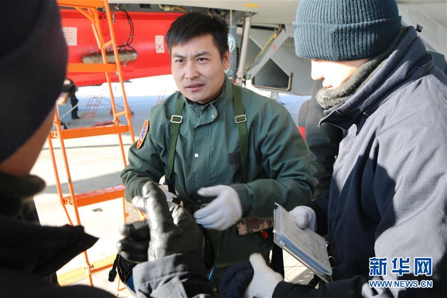 （建軍90周年&middot;英雄&middot;圖文互動）（2）聽，渤海灣有風吹過來&mdash;&mdash;追記海軍某艦載航空兵部隊一級飛行員張超