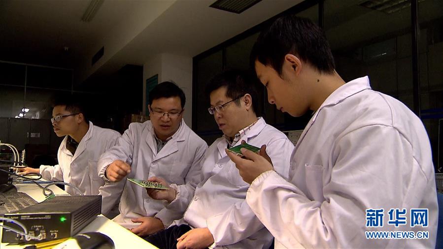 （圖文互動）讓五星紅旗飄揚在世界&ldquo;超算&rdquo;之巔&mdash;&mdash;記國防科大計算機(jī)學(xué)院院長廖湘科