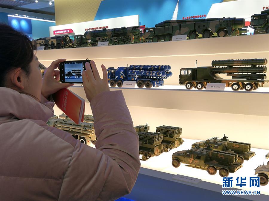 （圖文互動(dòng)）凝聚強(qiáng)軍興軍的磅礴力量&mdash;&mdash;慶祝改革開放40周年大型展覽國防和軍隊(duì)展區(qū)引發(fā)關(guān)注