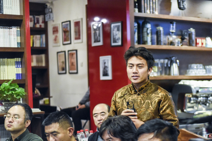 安久家族老八：我們的家族一直在做技藝的傳承，這是我們的使命，我們應(yīng)該承擔(dān)起來。希望能用我學(xué)到的知識(shí)，把我們家族的技藝推廣到更廣大的市場(chǎng)。