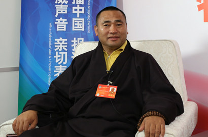 全國政協(xié)委員東寶仲巴·呼圖克圖做客新華網(wǎng)、中國政府網(wǎng)兩會訪談