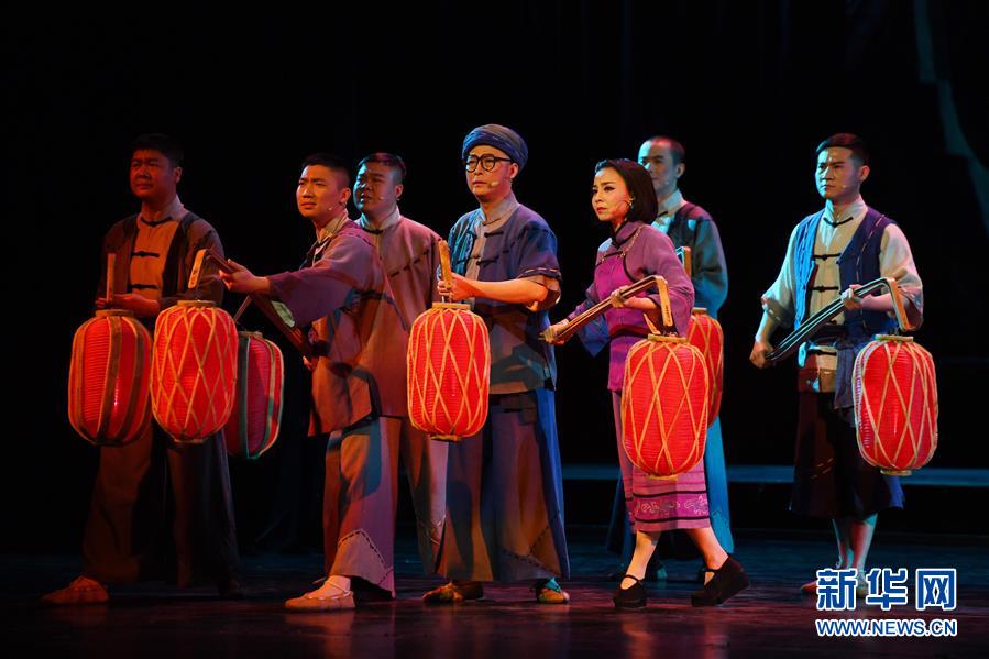 （新華全媒頭條&middot;十九大特別報(bào)道&middot;圖文互動）（11）再塑黨的形象的偉大工程&mdash;&mdash;中國共產(chǎn)黨自身建設(shè)的五年探索之路