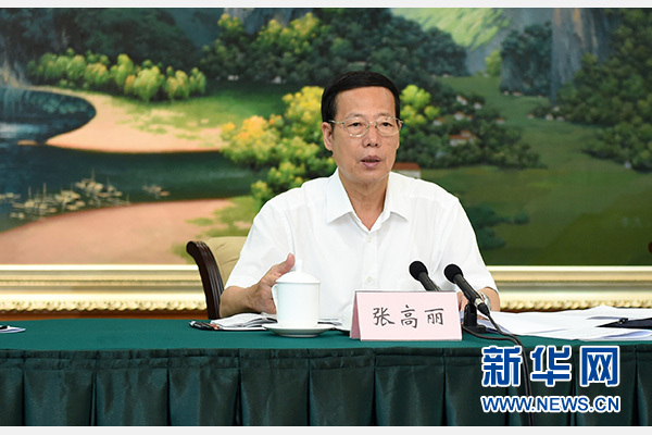 9月16日至18日，中共中央政治局常委、國(guó)務(wù)院副總理張高麗在廣西調(diào)研。這是9月17日，張高麗在南寧主持召開(kāi)“十三五”規(guī)劃編制工作座談會(huì)。 新華社記者張鐸攝 