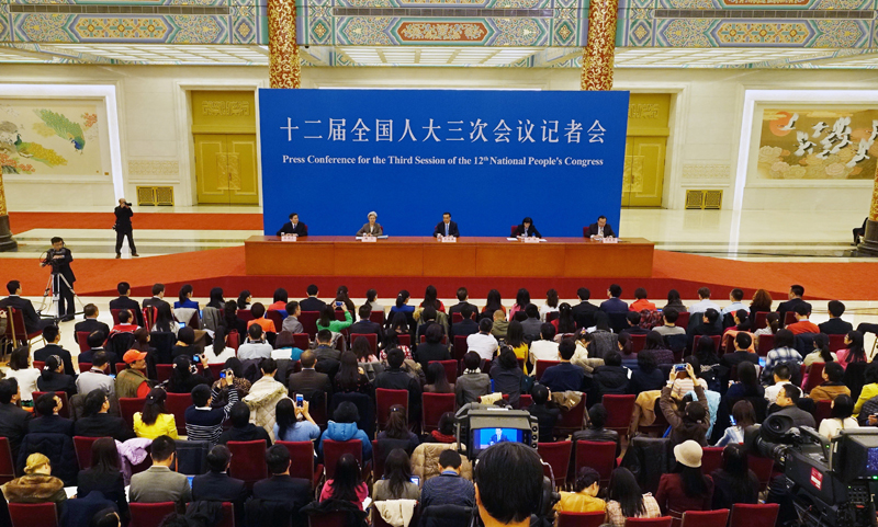 3月15日，國務(wù)院總理李克強(qiáng)在北京人民大會堂與中外記者見面，并回答記者提問。新華社記者 李賀 攝