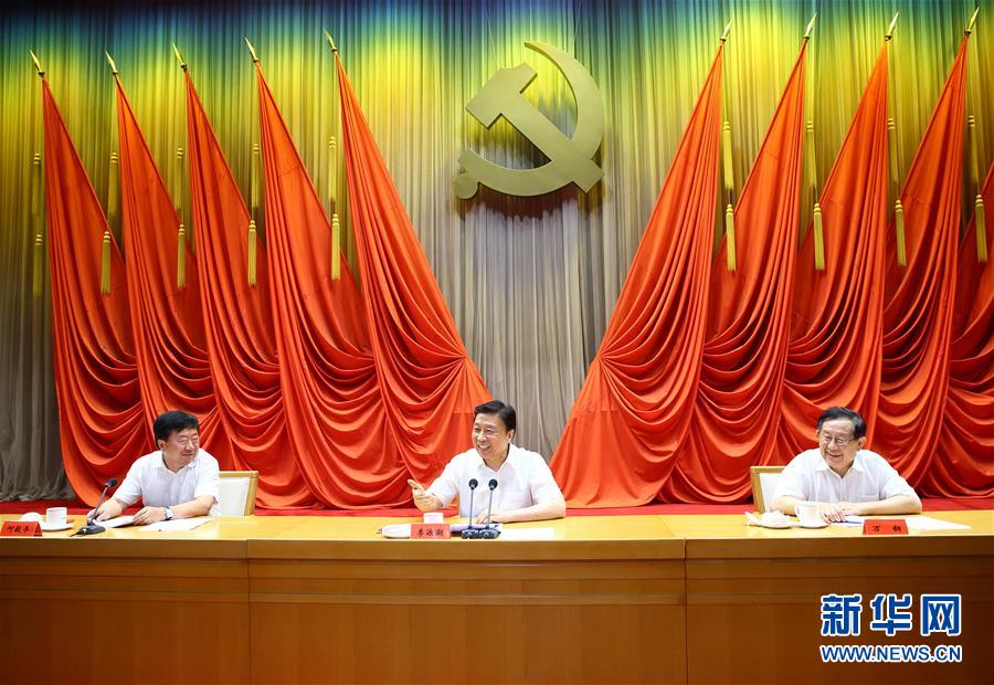 7月22日，中國(guó)科協(xié)和中央黨校聯(lián)合舉辦的科技領(lǐng)軍人才專題研修班在北京結(jié)業(yè)，中共中央政治局委員、國(guó)家副主席李源潮出席結(jié)業(yè)式并講話。新華社記者丁海濤攝