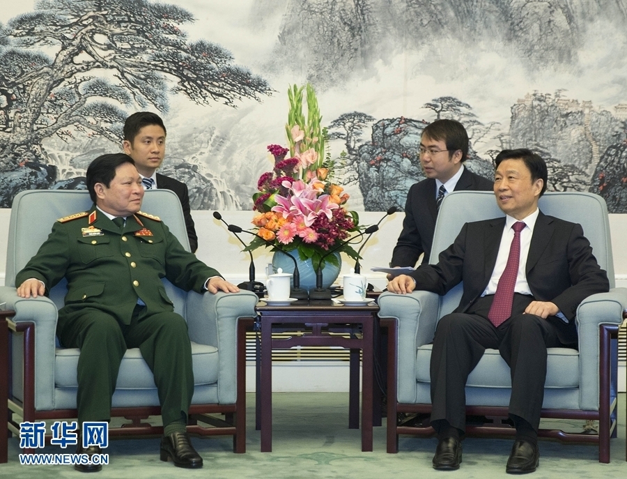 8月29日，中共中央政治局委員、國家副主席李源潮在北京會見越南共產(chǎn)黨中央政治局委員、國防部長吳春歷。 新華社記者丁林?jǐn)z