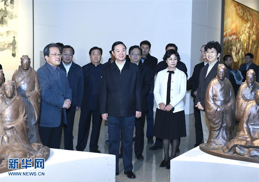 12月6日，中共中央政治局委員、中央書記處書記、中宣部部長劉奇葆在北京參觀中華文明歷史題材美術創(chuàng)作工程入選作品展覽。 新華社記者張領攝