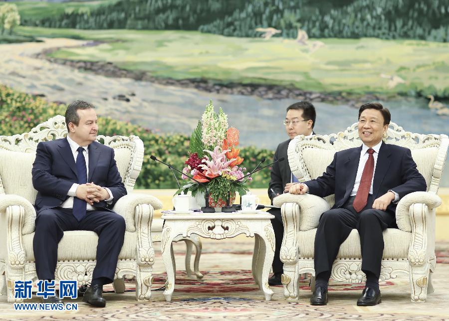 12月15日，國(guó)家副主席李源潮在北京會(huì)見(jiàn)塞爾維亞第一副總理兼外長(zhǎng)伊維察·達(dá)契奇。新華社記者 丁林 攝