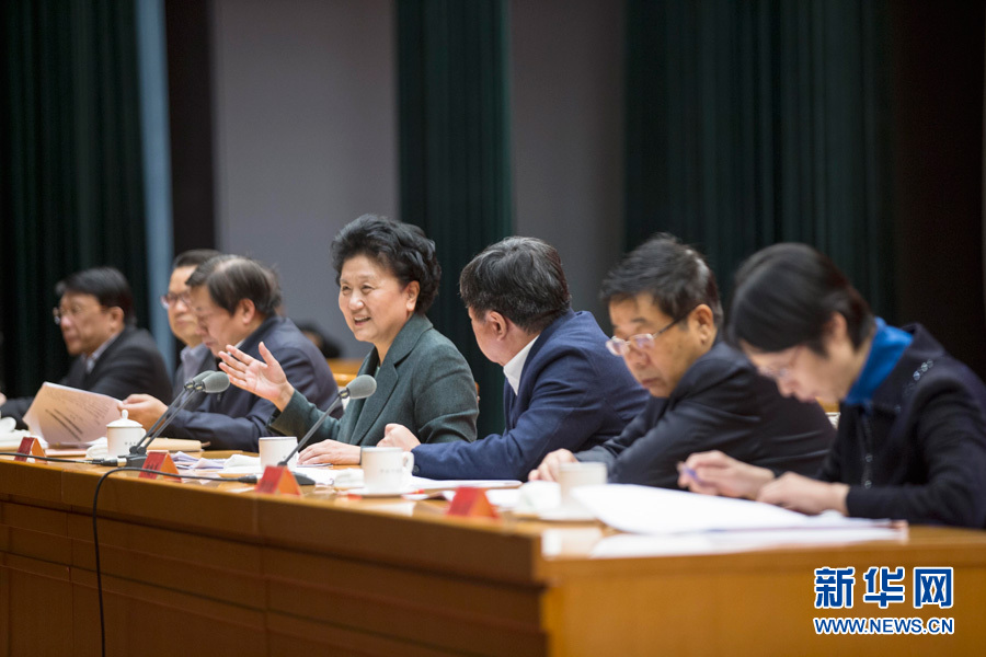 1月16日，中共中央政治局委員、國(guó)務(wù)院副總理劉延?xùn)|在北京出席“加強(qiáng)和改進(jìn)新形勢(shì)下高校思想政治工作專題研討班”開班式。 新華社記者崔新鈺 攝