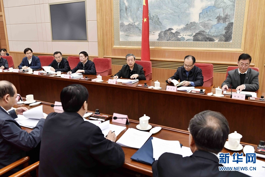 1月20日，國(guó)務(wù)院農(nóng)民工工作領(lǐng)導(dǎo)小組第五次全體會(huì)議在北京召開。中共中央政治局委員、國(guó)務(wù)院副總理馬凱主持會(huì)議并講話。 新華社記者 李濤攝
