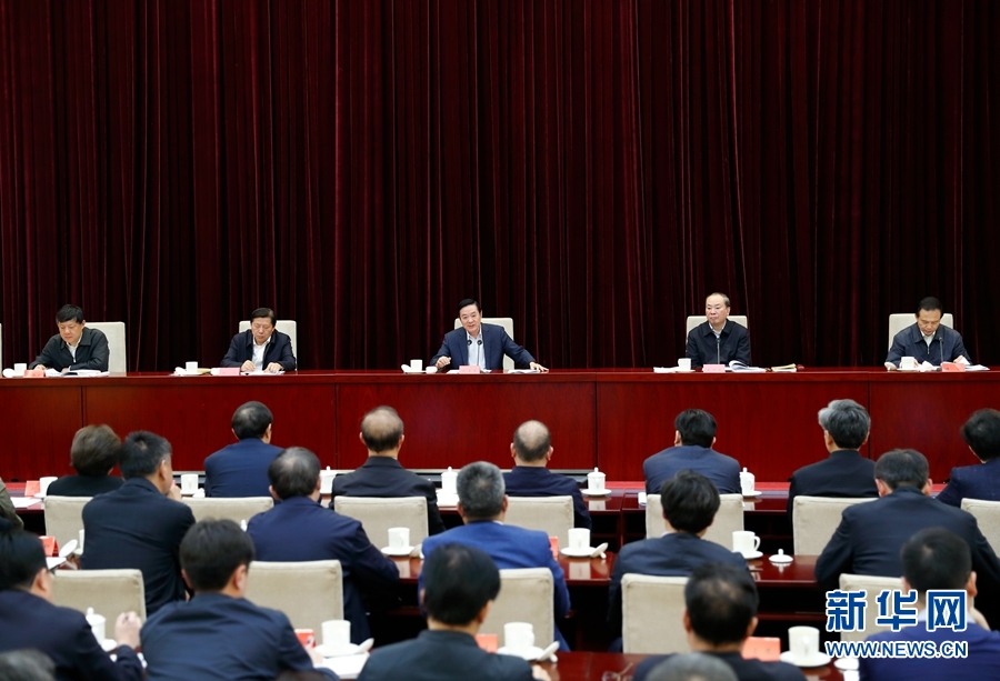 4月13日，中央宣傳部、中央政法委在北京召開貫徹落實(shí)《關(guān)于進(jìn)一步把社會(huì)主義核心價(jià)值觀融入法治建設(shè)的指導(dǎo)意見》電視電話會(huì)議。中共中央政治局委員、中央書記處書記、中宣部部長劉奇葆出席會(huì)議并講話。新華社記者丁海濤攝