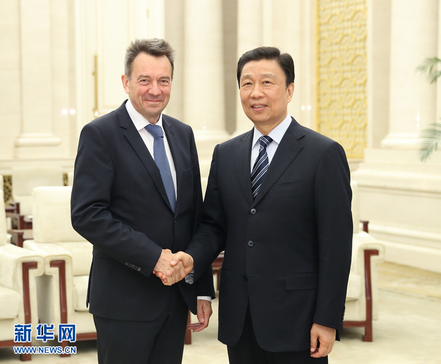 5月15日，國家副主席、中國紅十字會(huì)名譽(yù)會(huì)長李源潮在北京會(huì)見來華出席“一帶一路”國際合作高峰論壇的紅十字國際委員會(huì)主席莫雷爾。新華社記者 王曄 攝