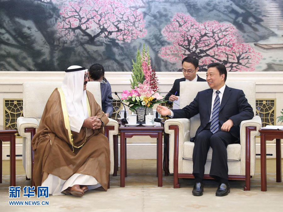 5月16日，國(guó)家副主席李源潮在北京會(huì)見來(lái)華出席“一帶一路”國(guó)際合作高峰論壇的科威特宮廷事務(wù)大臣納賽爾。 新華社記者 王曄 攝