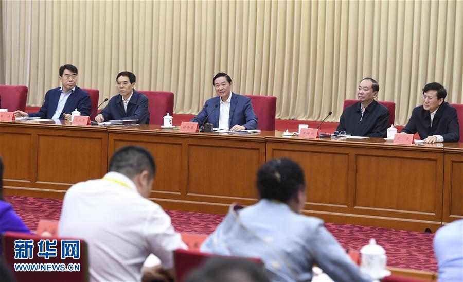 5月18日，中共中央政治局委員、中央書記處書記、中宣部部長劉奇葆在北京出席紀(jì)念新華書店成立80周年座談會(huì)并講話。 新華社記者 張領(lǐng) 攝