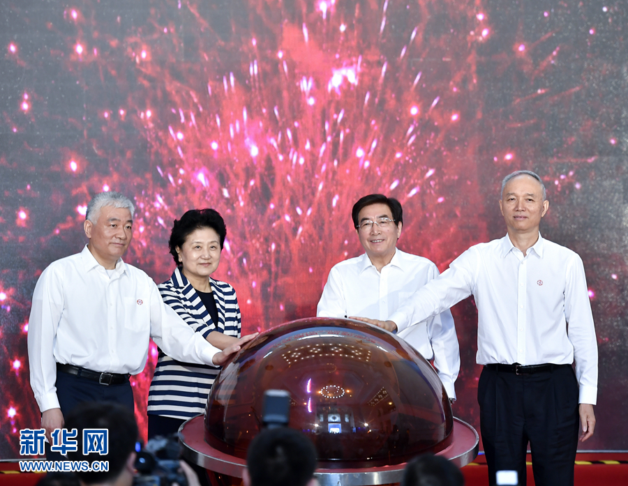 5月20日，中共中央政治局委員、國(guó)務(wù)院副總理劉延?xùn)|，中共中央政治局委員、中共北京市委書(shū)記郭金龍?jiān)诒本┏鱿?017年全國(guó)科技活動(dòng)周暨北京科技周現(xiàn)場(chǎng)活動(dòng)。劉延?xùn)|宣布2017年全國(guó)科技活動(dòng)周暨北京科技周啟動(dòng)。新華社記者 燕雁 攝