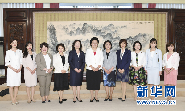 　　7月12日，國務(wù)院副總理劉延?xùn)|在北京會(huì)見以日本自民黨前總務(wù)會(huì)長野田圣子為首的日本執(zhí)政黨女國會(huì)議員代表團(tuán)一行。 新華社記者 高潔 攝