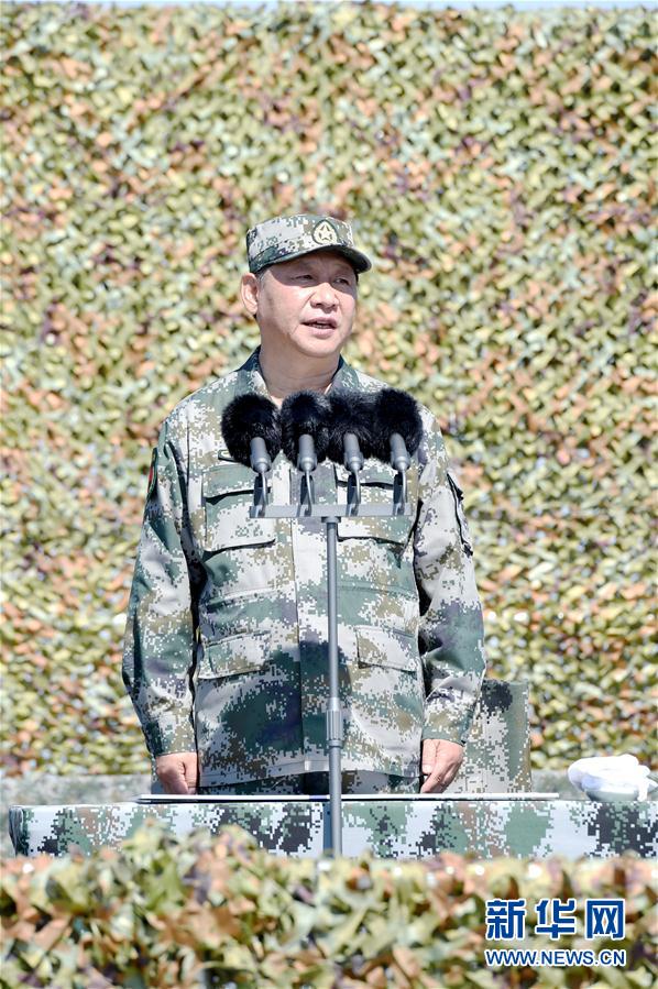7月30日上午，慶祝中國人民解放軍建軍90周年閱兵在朱日和聯(lián)合訓(xùn)練基地隆重舉行。中共中央總書記、國家主席、中央軍委主席習(xí)近平檢閱部隊(duì)并發(fā)表重要講話。新華社記者 蘭紅光攝