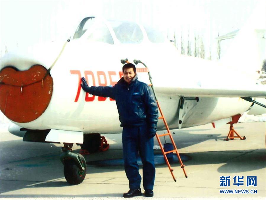 （建軍90周年·英雄·圖文互動）（3）聽，渤海灣有風(fēng)吹過來——追記海軍某艦載航空兵部隊一級飛行員張超