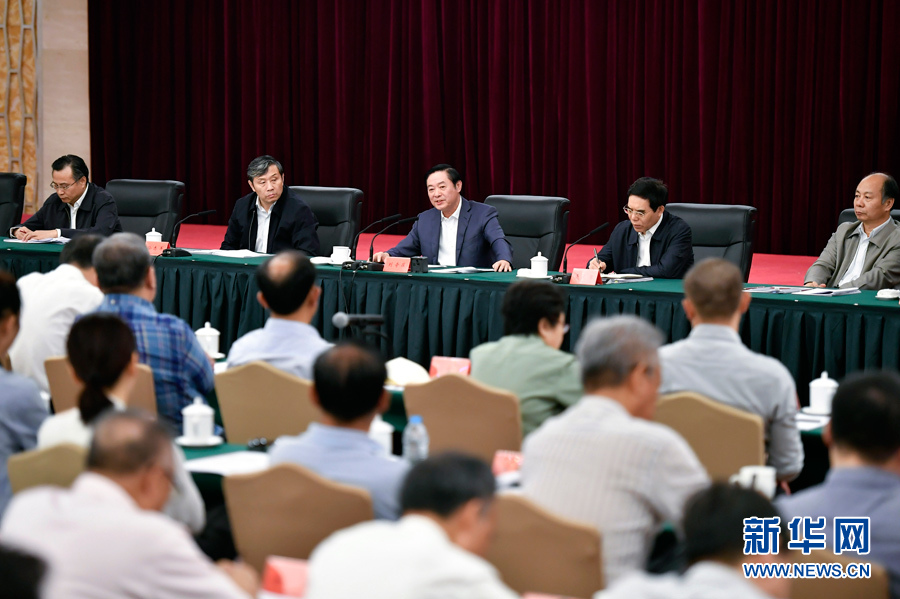 9月7日，中共中央政治局委員、中央書記處書記、中宣部部長劉奇葆在北京出席全國電視劇工作座談會并講話。 新華社記者 燕雁 攝

