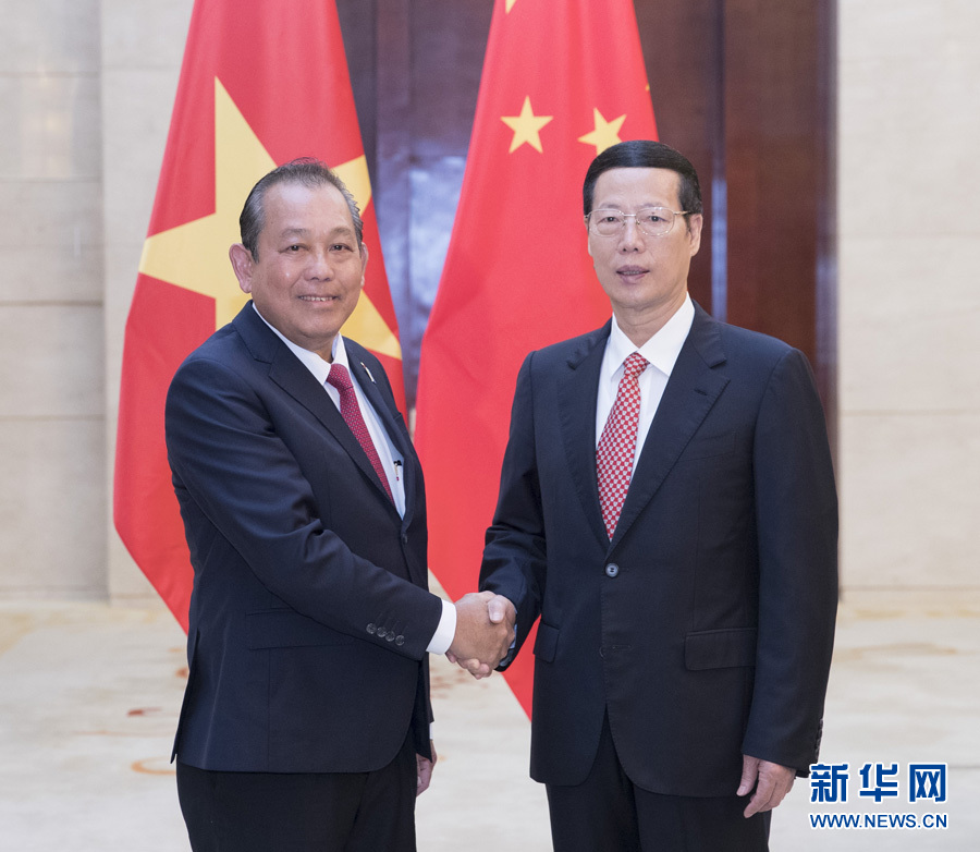  9月11日，中共中央政治局常委、國務(wù)院副總理張高麗在廣西南寧會見前來出席第十四屆中國－東盟博覽會和中國－東盟商務(wù)與投資峰會的越南常務(wù)副總理張和平。新華社記者王曄攝