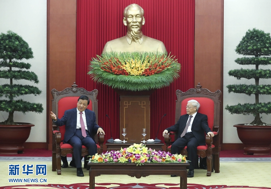 應(yīng)越南共產(chǎn)黨邀請，中共中央政治局常委、中央書記處書記劉云山9月18日至19日對越南進行正式訪問。這是9月18日，劉云山在河內(nèi)會見越共中央總書記阮富仲。 新華社記者 龐興雷 攝