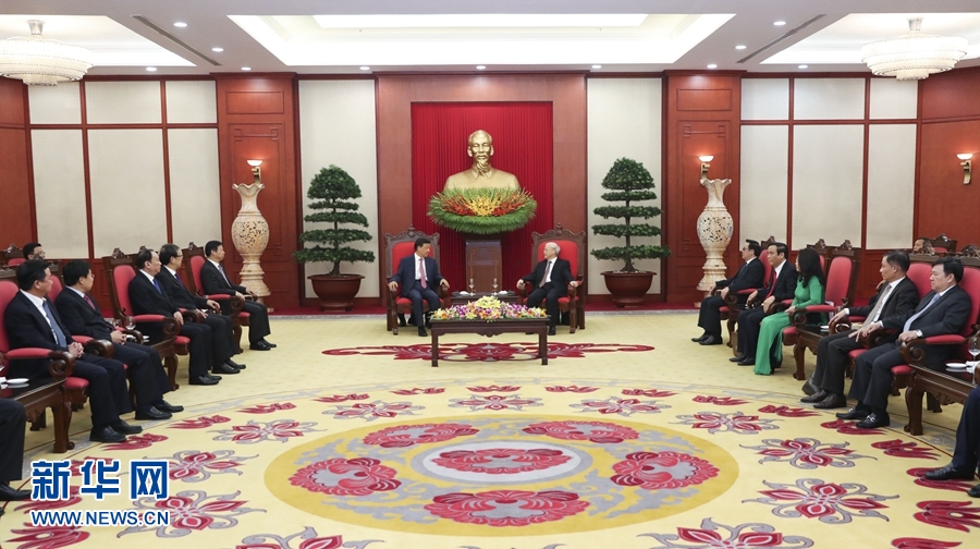 應(yīng)越南共產(chǎn)黨邀請，中共中央政治局常委、中央書記處書記劉云山9月18日至19日對越南進行正式訪問。這是9月18日，劉云山在河內(nèi)會見越共中央總書記阮富仲。 新華社記者 龐興雷 攝