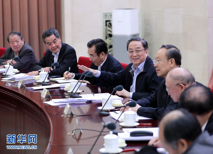 11月16日，全國政協(xié)在北京召開第75次雙周協(xié)商座談會，圍繞“推進(jìn)糧食定價(jià)機(jī)制、補(bǔ)貼政策和收儲制度改革”建言獻(xiàn)策。全國政協(xié)主席俞正聲主持會議并講話。新華社記者 鞠鵬 攝