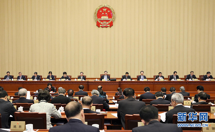 12月23日，十二屆全國(guó)人大常委會(huì)第三十一次會(huì)議在北京人民大會(huì)堂舉行第二次全體會(huì)議。張德江委員長(zhǎng)出席。 新華社記者劉衛(wèi)兵攝