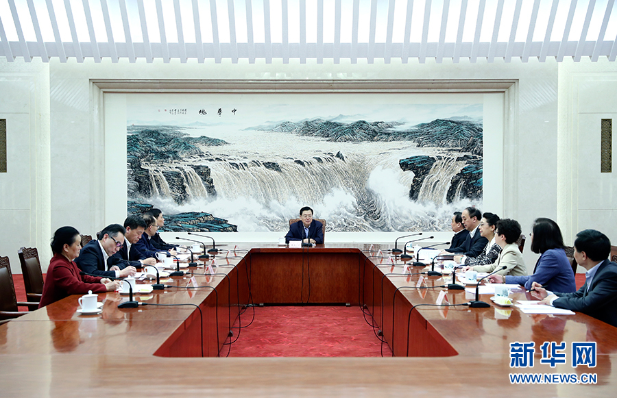 1月31日，全國人大常委會(huì)委員長張德江在北京主持召開座談會(huì)，聽取部分全國人大代表對《全國人民代表大會(huì)常務(wù)委員會(huì)工作報(bào)告（征求意見稿）》的意見建議。新華社記者謝環(huán)馳攝