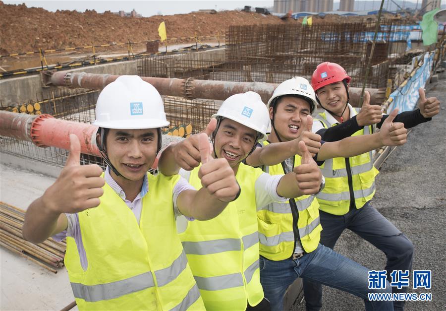（新時代奮斗者&middot;圖文互動）（4）當(dāng)一群&ldquo;90后&rdquo;與工地相遇&mdash;&mdash;記奮戰(zhàn)在軍運會工地上的90后新農(nóng)民工
