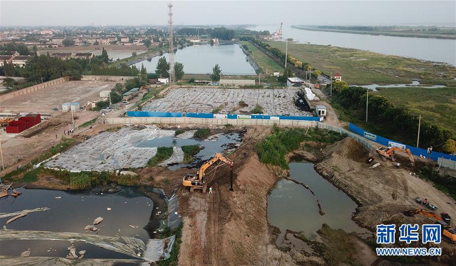 （新華視點(diǎn)&middot;圖文互動(dòng)）（2）中央督察兩年有的絲毫未改，有的不減反增&mdash;&mdash;江蘇泰興數(shù)萬噸化工廢料和污泥堆放長(zhǎng)江邊調(diào)查