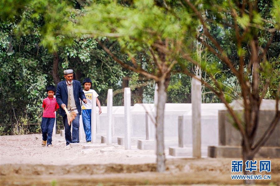 （新華全媒頭條&middot;誠信建設(shè)萬里行&middot;圖文互動）（5）一諾動昆侖&mdash;&mdash;父子半世紀接力為英雄守靈