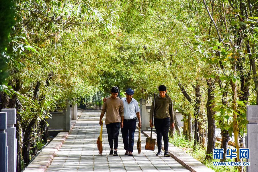 （新華全媒頭條&middot;誠信建設(shè)萬里行&middot;圖文互動）（6）一諾動昆侖&mdash;&mdash;父子半世紀接力為英雄守靈