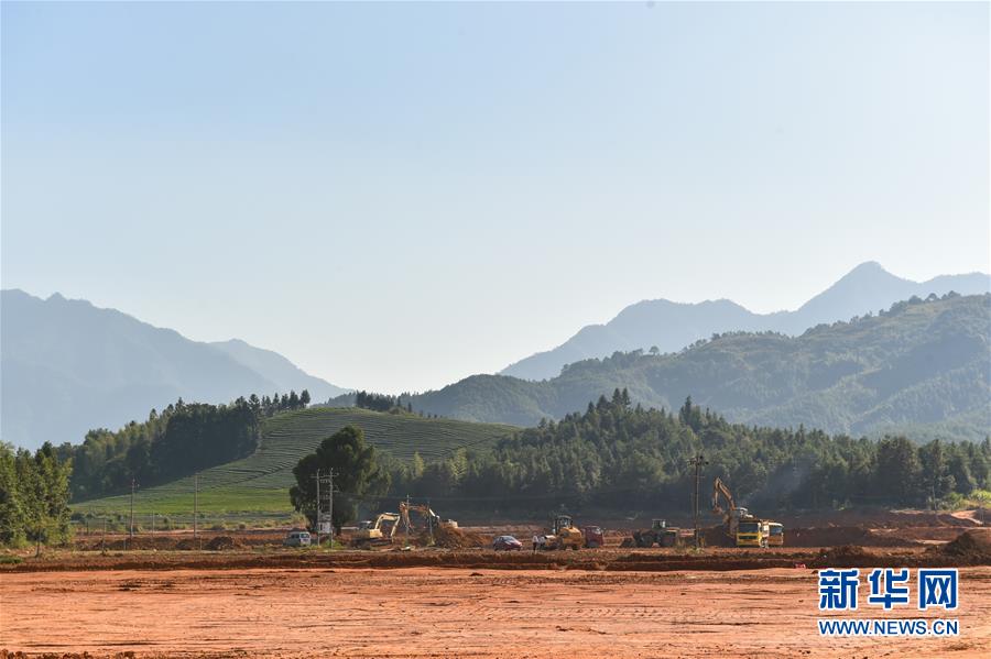 （在習(xí)近平新時(shí)代中國特色社會(huì)主義思想指引下&middot;慶祝改革開放40周年&middot;綠色發(fā)展）（新華全媒頭條&middot;圖文互動(dòng)）（4）綠色發(fā)展：書寫在中國大地上的美麗畫卷