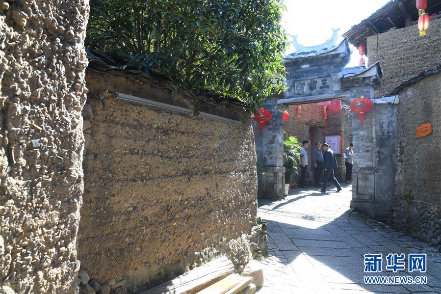 （在習(xí)近平新時(shí)代中國特色社會(huì)主義思想指引下&middot;慶祝改革開放40周年&middot;綠色發(fā)展）（新華全媒頭條&middot;圖文互動(dòng)）（5）綠色發(fā)展：書寫在中國大地上的美麗畫卷