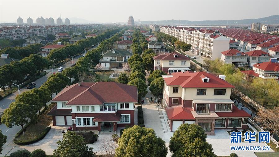 （慶祝改革開(kāi)放40周年基層行&middot;村莊篇&middot;圖文互動(dòng)）（3）&ldquo;第一村&rdquo;華西：住房、樓宇刻畫(huà)發(fā)展&ldquo;年輪&rdquo;