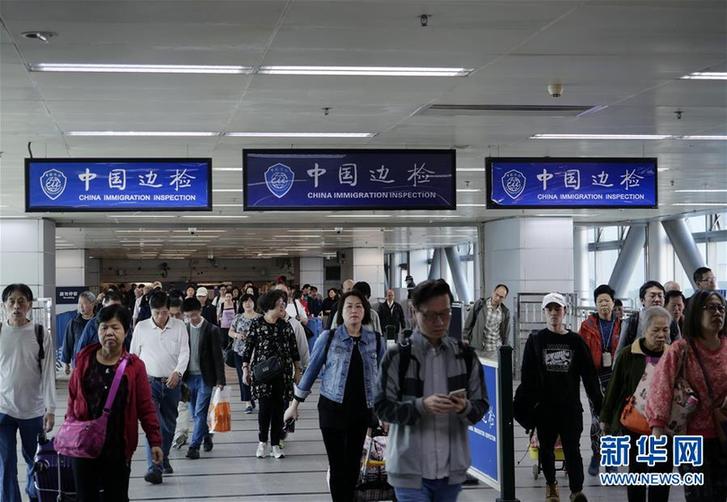 （圖文互動）（4）四十年、一扇窗——兩地值守者眼中的羅湖橋