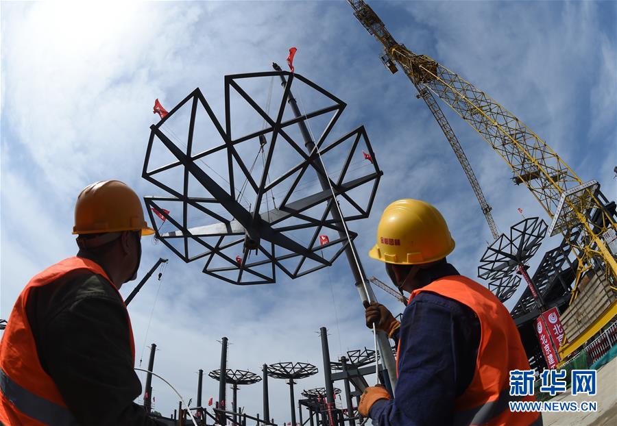 （新華全媒頭條&middot;圖文互動）（2）領(lǐng)航！向著高質(zhì)量發(fā)展堅定前行&mdash;&mdash;以習(xí)近平同志為核心的黨中央引領(lǐng)中國經(jīng)濟(jì)發(fā)展述評