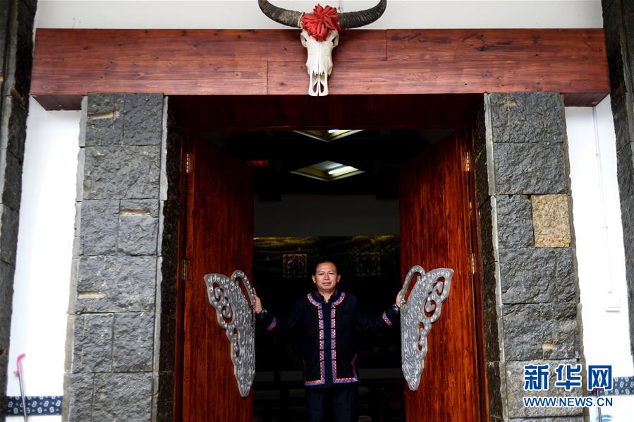 （兩會(huì)·基層代表履職故事）（6）全國(guó)人大代表龍獻(xiàn)文：幸福都是奮斗出來的!