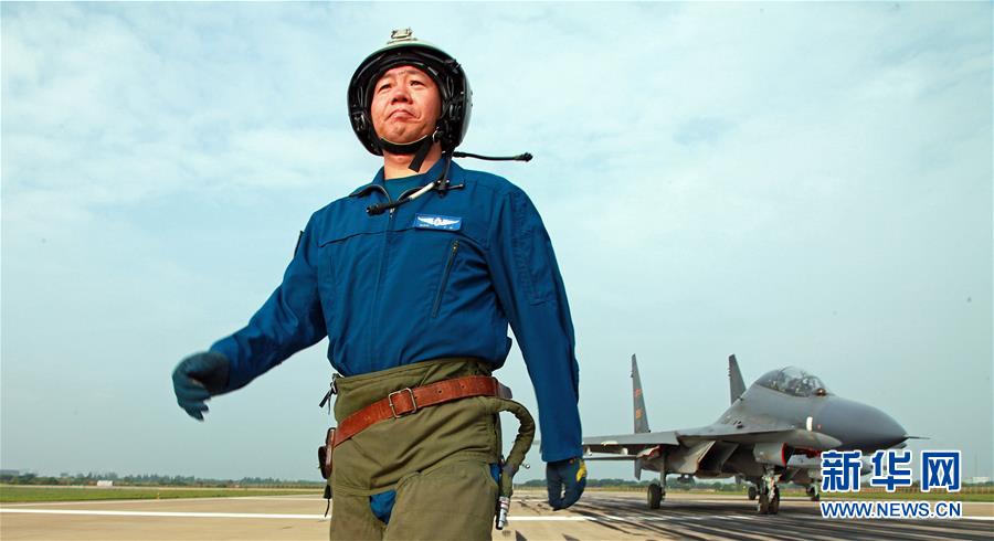 （新華全媒頭條·圖文互動(dòng)）（1）戰(zhàn)鷹，為祖國(guó)奮飛——記空軍航空兵某旅旅長(zhǎng)、特級(jí)飛行員郝井文