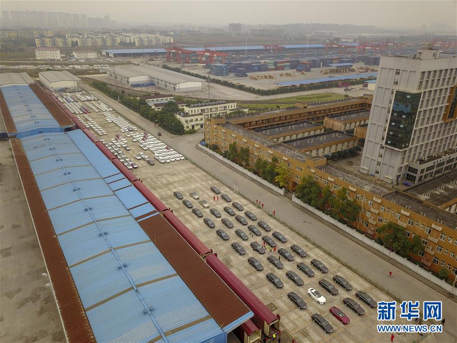 （在習(xí)近平新時代中國特色社會主義思想指引下&mdash;&mdash;新時代新作為新篇章&middot;圖文互動）（5）激活新動能 崛起新高地 塑造山水城&mdash;&mdash;重慶推動高質(zhì)量發(fā)展觀察